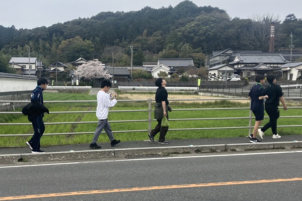12チャレンジウォーク歩いてる.JPG