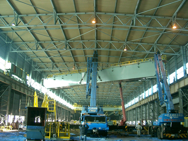 crane erection in the factory