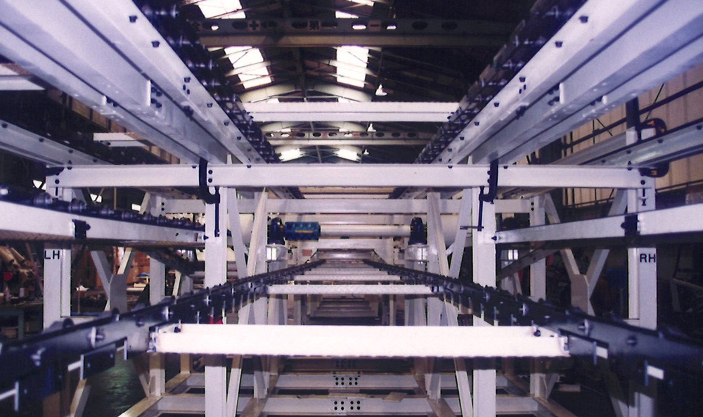 ヨタ自動車インディアナ工場向け　全長134mの500Nスラットコンベア設備