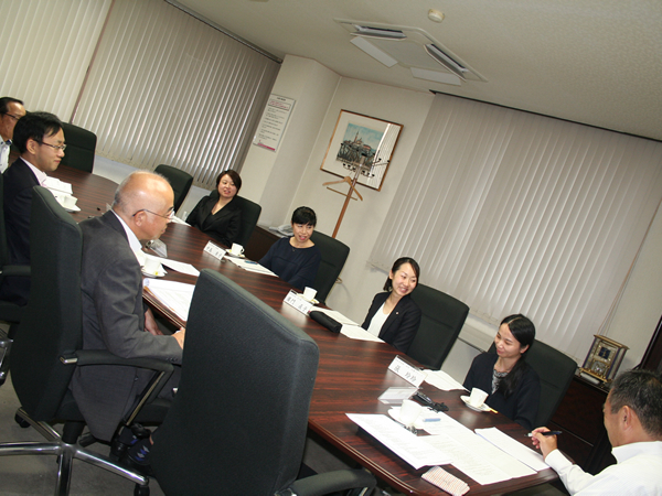 ～女性活躍推進法が施行～社長と女性総合職の座談会開催