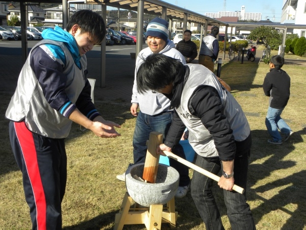 君津寮自治会主催　年末餅つき大会