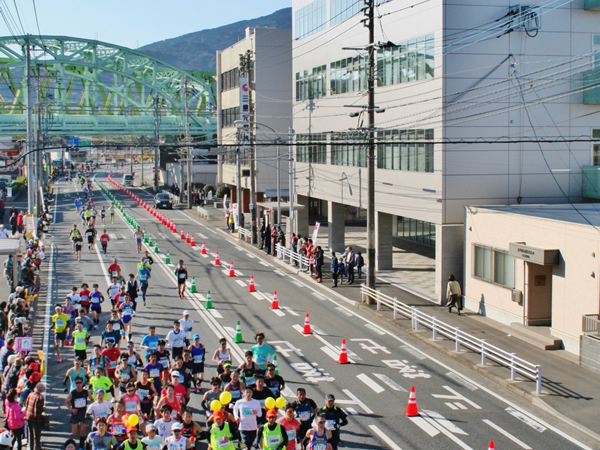 「走る人」「支える人」「応援する人」全員参加のマラソン大会 12000人のランナーが