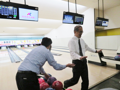 総務部 環境安全グループ チームミシマボウリングで勝負!