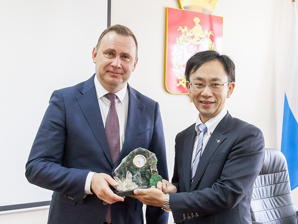 三島社長がロシアのニジニタギル市長を訪問