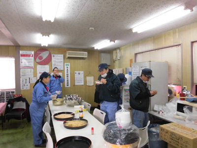 化学産機事業部 1年間の思いを込めて年末もちつき大会