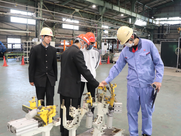 北九州高専　工場見学「ロボットプログラム体験」