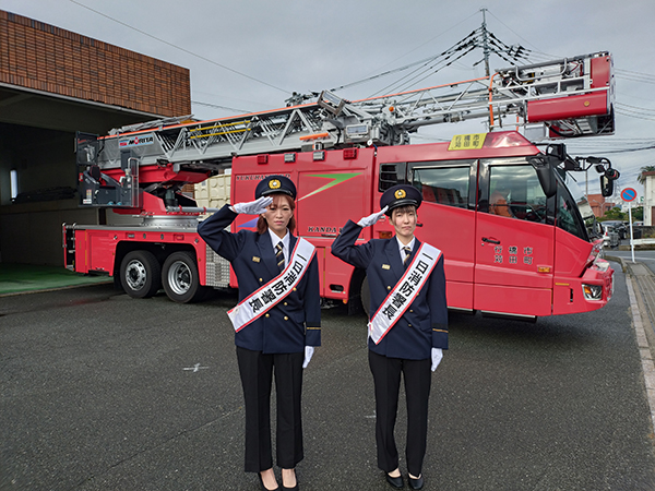 平和自動車工業（株）の社員が1日消防署長に！