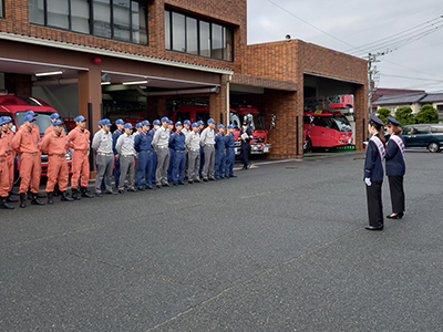 平和自動車工業（株）の社員が1日消防署長に！
