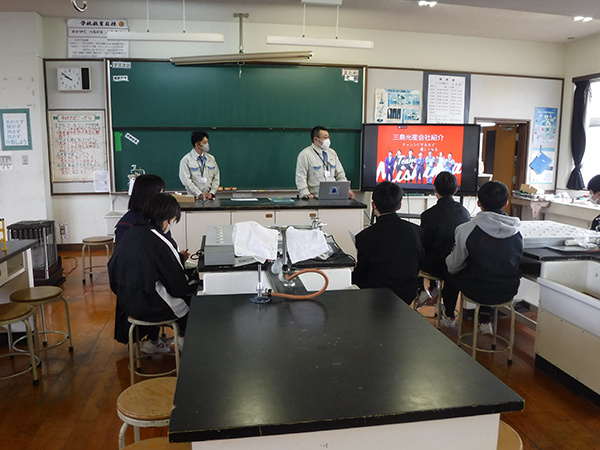 エムティアイの社員が出前授業で学生の学びを支援！