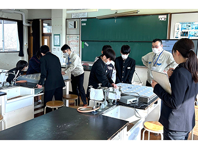 エムティアイの社員が出前授業で学生の学びを支援！
