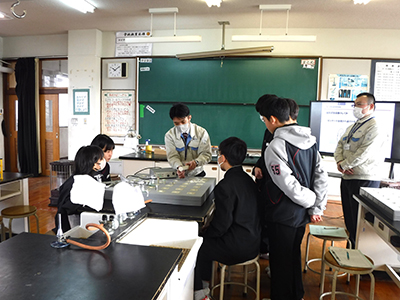 エムティアイの社員が出前授業で学生の学びを支援！